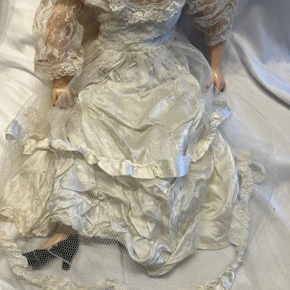 Antique Boudoir Bed Doll 1920- 1930 with Clothes Blue eyes red lips Blonde - Picture 6 of 13